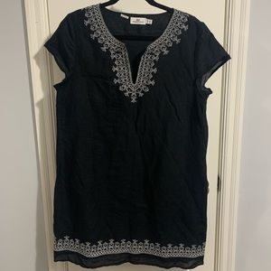 Vineyard Vines - Black Dress with Embroidery